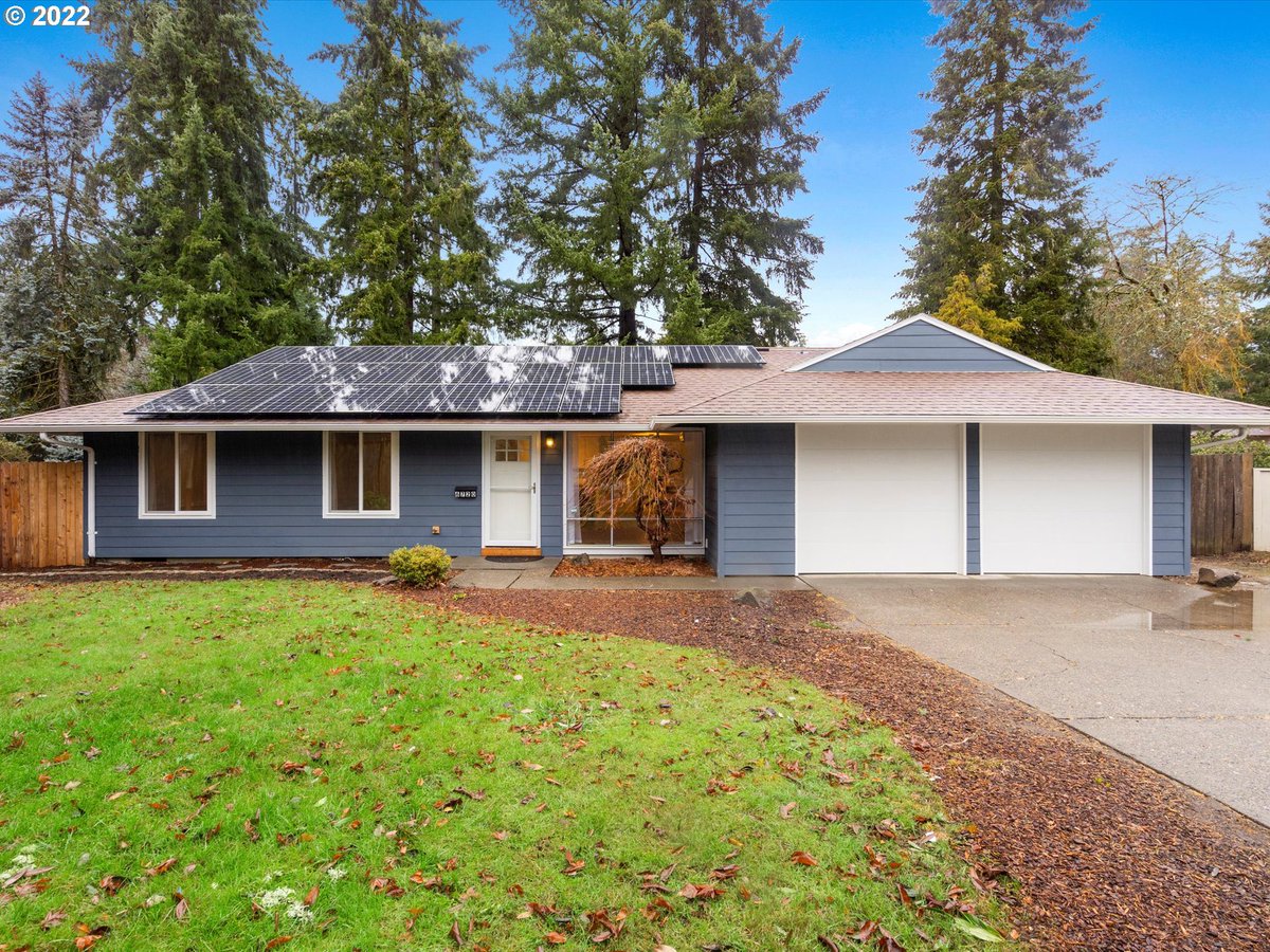 CooperPdx's tweet photo. Just listed for $550,000! 

Tons of updates on this 3 bed, 1.5 bath Ranch on cul-de-sac in desirable Highland neighborhood. New PEX plumbing, vinyl windows, engineered hardwood floors

Centrally located with easy access to 217, shopping and downtown! 6720 SW Vale Ct, Beaverton. https://t.co/yc81APazeW