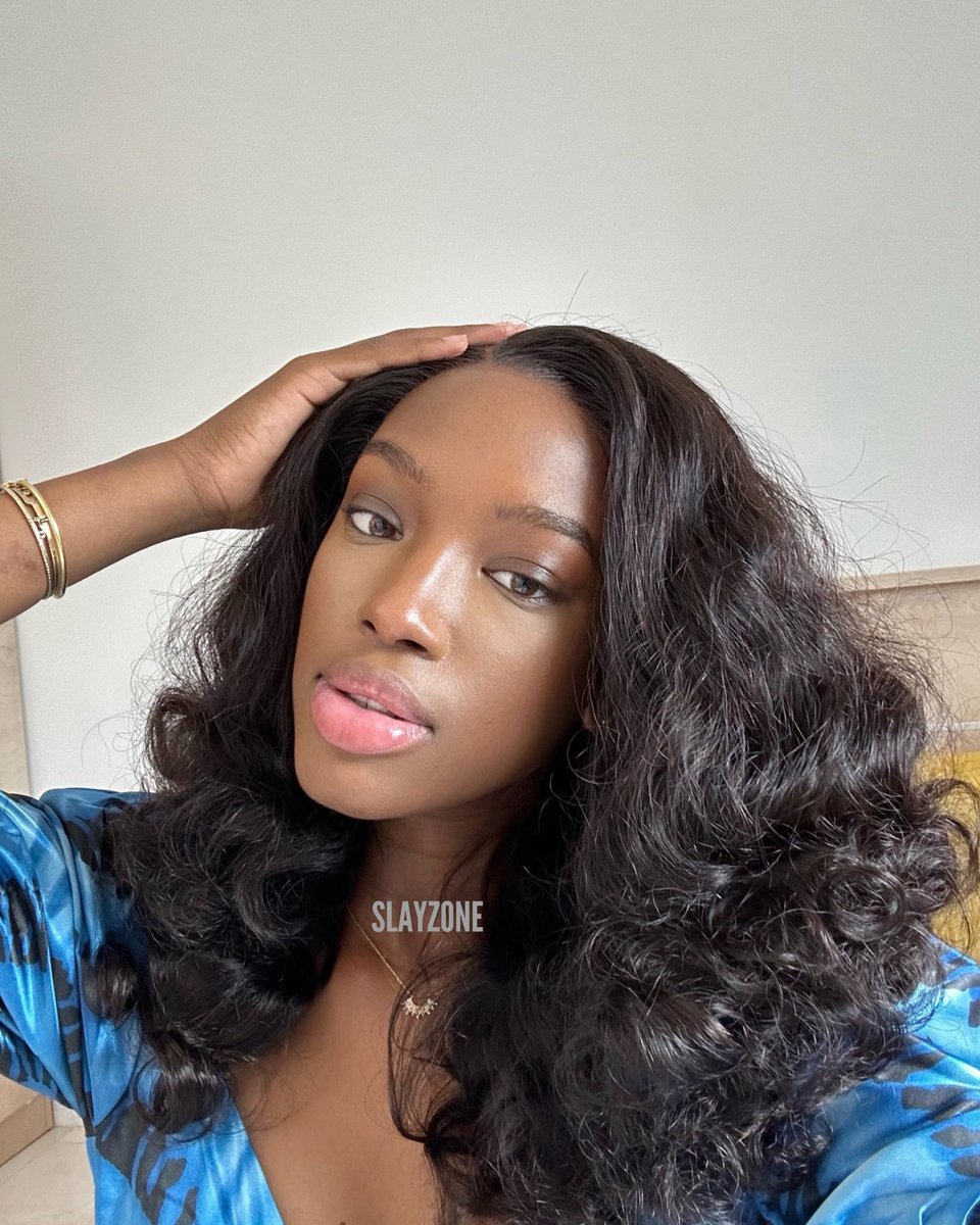 SlayzoneOff's tweet photo. ➰ PRIX: 135.000FCFA 🎀 Perruque  RAISSA 18 ❗️ New &amp; Improved ❗️ avec une densité de 180% 
• Frontale T raie de côté 
• Cheveux 100% naturels Virgin, boucles naturelles
• Longueur 18

Customization +5.000fcfa 💗 https://t.co/Shw7isWre7