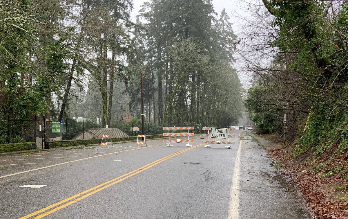 #TrafficAlert: To maintain public safety, Lakeview Blvd is closed to ALL thru traffic btwn Southshore &amp; the <a href="/wearelosd/">LOSD</a> swim park. A hazardous tree is uprooted &amp; may fall into the roadway. Closure will be in place for several days. Please use alt routes. bit.ly/3vnaOgM