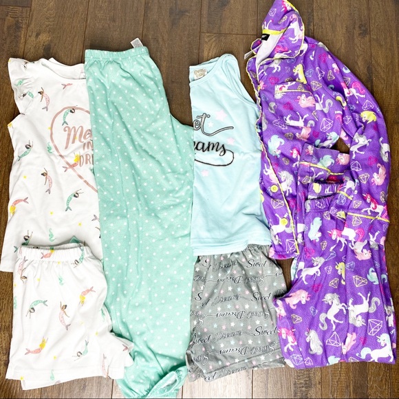 craneboone's tweet photo. So good I had to share! Check out all the items I'm loving on @Poshmarkapp #poshmark #fashion #style #shopmycloset #levis #reformation #carters: https://t.co/lFCqB8zxDX https://t.co/V7rk9Vc8N6