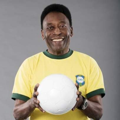 amouktarm's tweet photo. My Deep Condolences to Brazil and in Particular the Pele Family. Words can't explain how the entire Football World Feels. U broke Glass ceilings, you defined greatness, you united the World! you Inspired  Billions with love from your humanity, U will never be forgotten RIP Pele https://t.co/fU6cj9cPqF