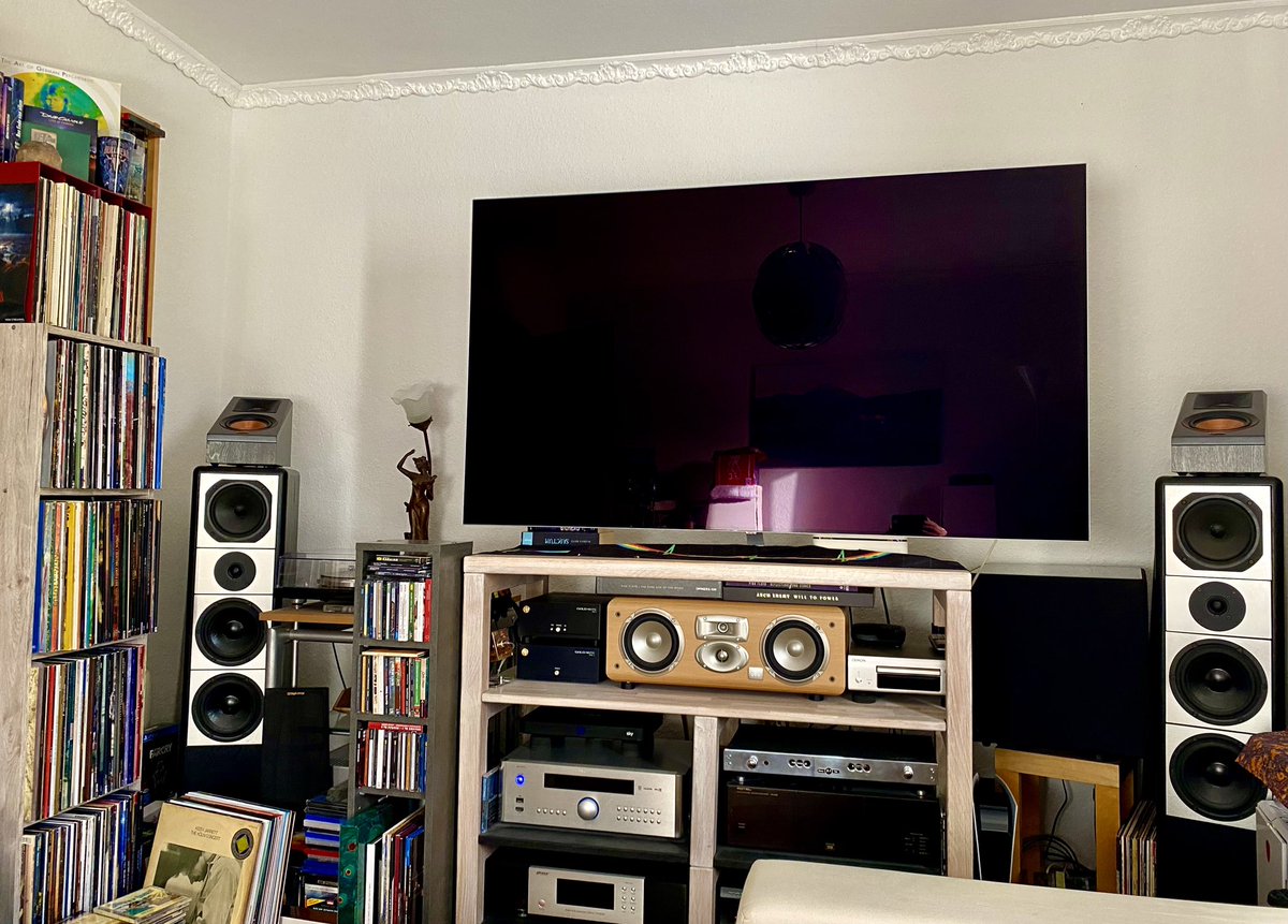 Consument563's tweet photo. @HifiLebensart IQ200T plus JBL-Center, 2x IQ S110 plus 2x Nubert Dipol Rears in einem 12 qm Raum - Ziel erreicht: Bei „leiser“ Zimmerlautstärke ein raumfüllender Klang. Mit kleineren Lautsprechern finde ich den Klang nicht natürlich genug. https://t.co/7ic2GWvOIC