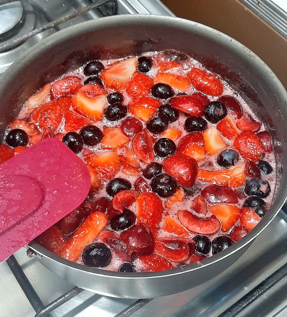 AnajuDts's tweet photo. Um amor chamado frutas vermelhas 😍😍😍 https://t.co/i2jsDg7v0B
