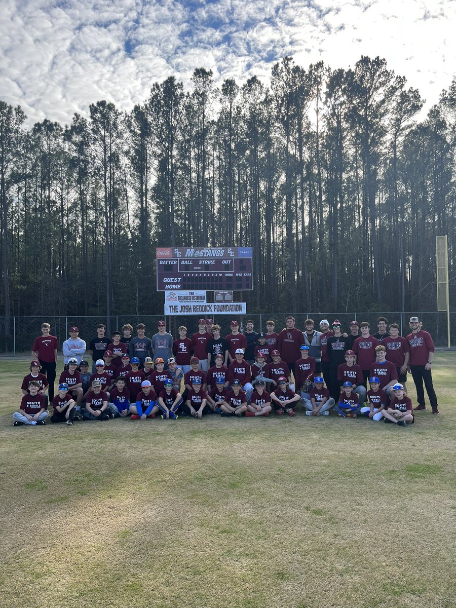 Christmas Hitting camp 2022 is in the books. We saw some pretty good looking swings today. Thank you to all of the parents that helped make today possible. Can’t wait to do it again next year! Go Mustangs!@SEHS_Athletics