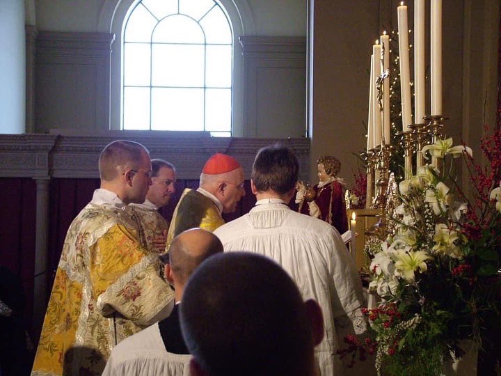 ICKSP's tweet photo. Today is the 15th anniversary of the blessing and crowning of the Infant King statue by Cardinal George at the Shrine of Christ the King in #Chicago @ShrineLandmark.

#ICKSP 👑 https://t.co/tJLVGrHHZ7