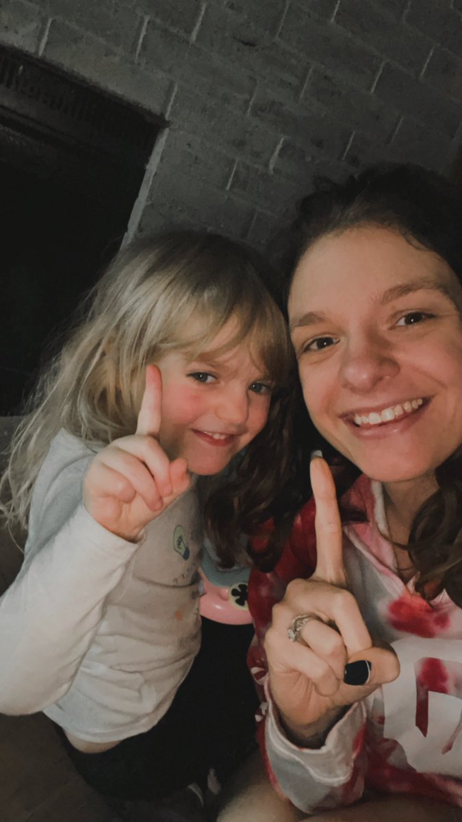 MariahRay214's tweet photo. Mini sooner ❤️👆🏻 https://t.co/rKknTEjgwF