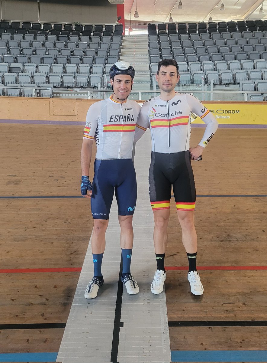 Últimos entrenamientos del año...
🚴‍♂️🚴‍♂️ #GoTorresGoMora
<a href="/SebastianMoraV/">Sebastián Mora</a> <a href="/RFECiclismo/">Real Federación Española de Ciclismo</a>
📸 🔃Velòdrom Illes Balears