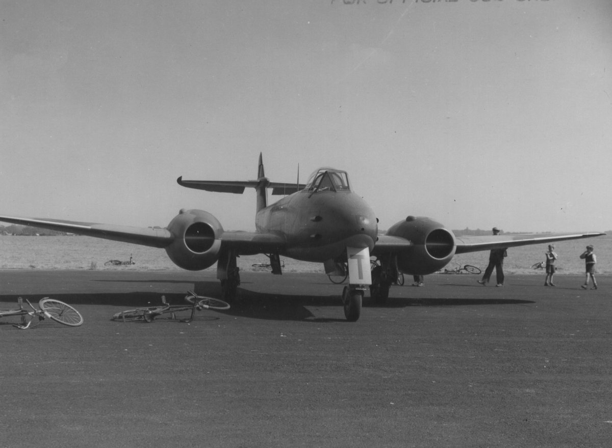 tempest_books's tweet photo. Gloster Meteor circa April 1945. Would it have wiped the floor with the Me 262 if they'd met during wartime? https://t.co/hnvMMKvjcn