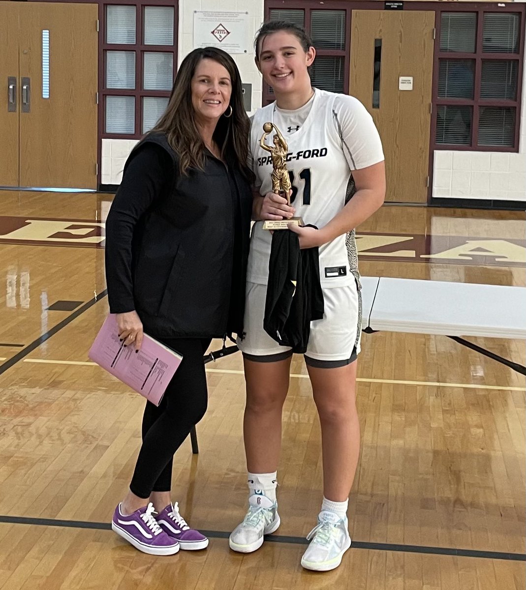 Game over!  SF tops a talented St Thomas Aquinas (NJ) team <a href="/SclafaniTom/">St Thomas Aquinas Girls Basketball 2022-23</a> 43-40 at the Viking Invitational in Wilmington DE to take the ‘Chip!
Congrats to <a href="/macpettinelli/">Mackenzie Pettinelli</a> for being named tournament MOP #get2 #Together