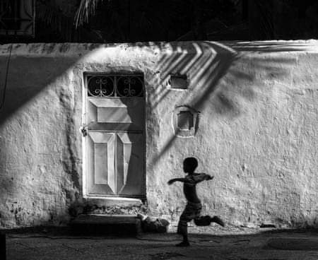 "La verdadera patria del hombre es la infancia".
Rainer Maria Rilke 
📷 Georgie Pauwels