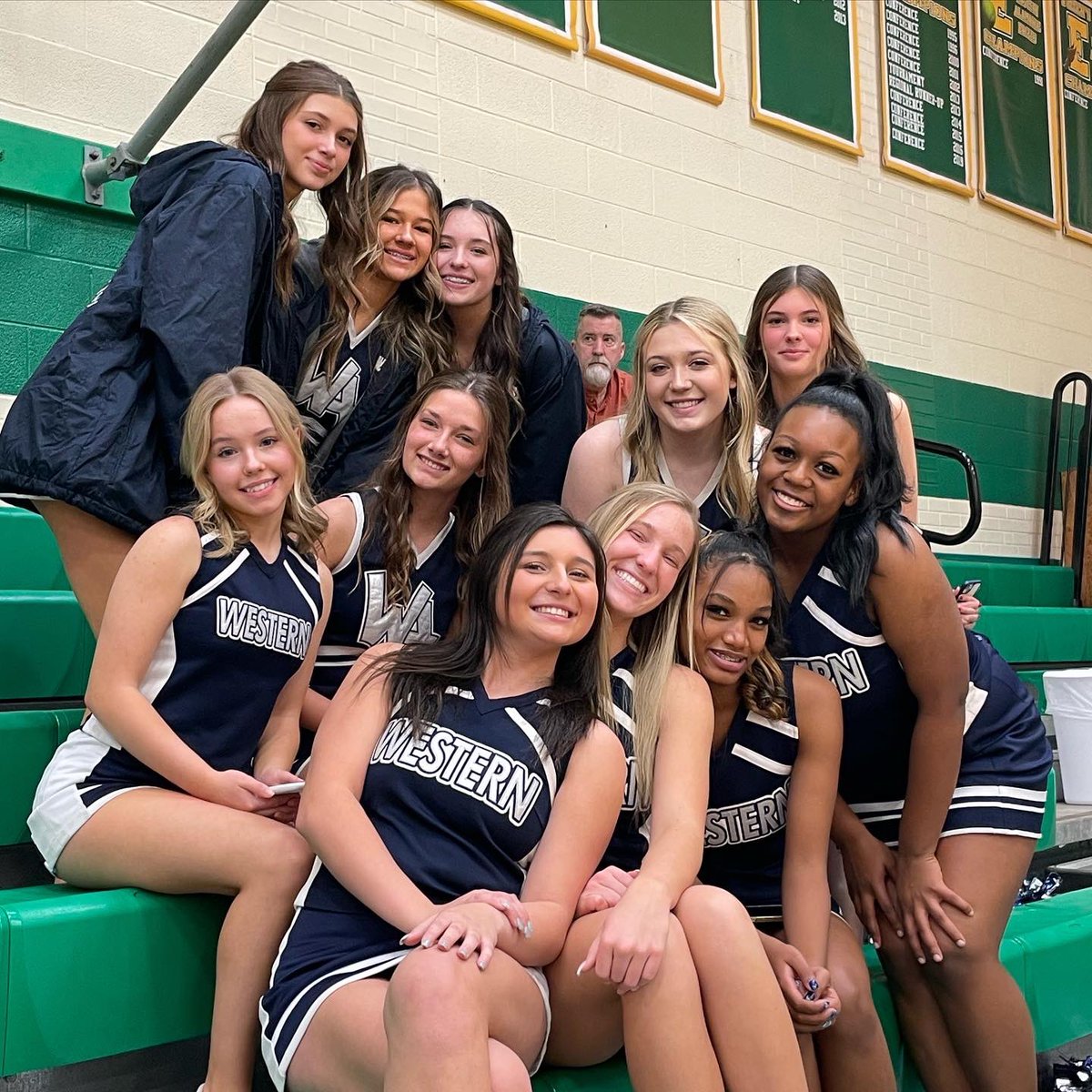 CheerWah's tweet photo. Supporting our Warriors at Holiday Hoopla! https://t.co/ipGjAOaHMB