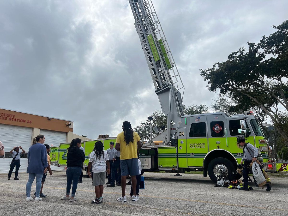 MiamiDadeFire's tweet image. On Thursday, #MDFR Community Affairs joined the crew of #Engine34 to give a tour of Cutler Ridge #Station34 for a group from Unique ABA Therapy. The group got to see the inside of the station, the fire trucks &amp;amp; the equipment used by firefighters when responding to calls.