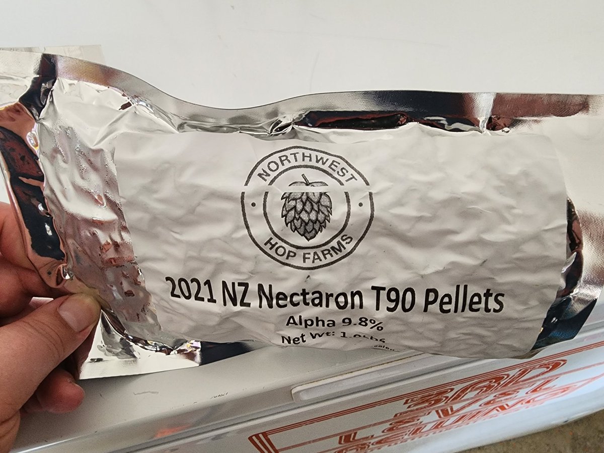 3rdlevelbrew's tweet image. Got some Nectaron hops full of passion fruit, peaches, and pineapple.
They'll be a great dry hop addition so we're trying them in a pilot batch of our Hoppy Pils.
We'll let you know how amazing it turns out.

#craftbeer #txcraftbeer
#seriouslygoodbeer

#nerdoutwithwhatalesya