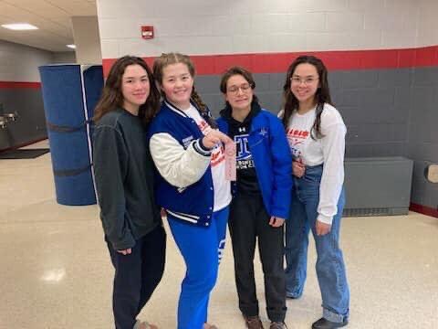 TrinitySwimTeam's tweet photo. Great job to all of our swimmers today at the West A Christmas Invitational! Exciting to see some fast times and trips to the podium 🤩 @Trinity_Hillers @TrinityAreaSD @thstrinitypride #ChristmasMeet #CoolInThePool https://t.co/e7LMuAmVEb