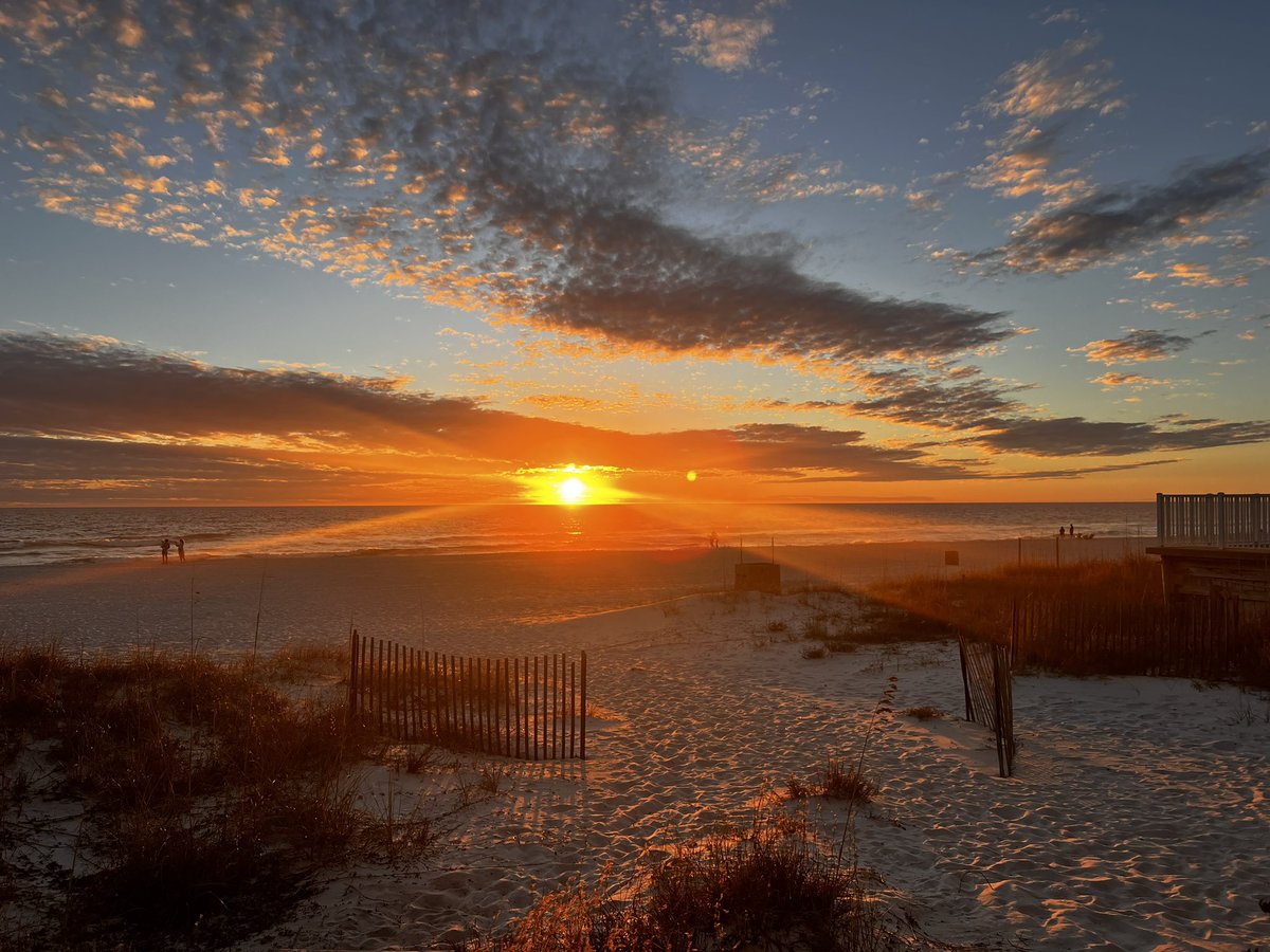 arwomack's tweet photo. 🌅❤️PCB! @spann https://t.co/BDjH3bUEvQ