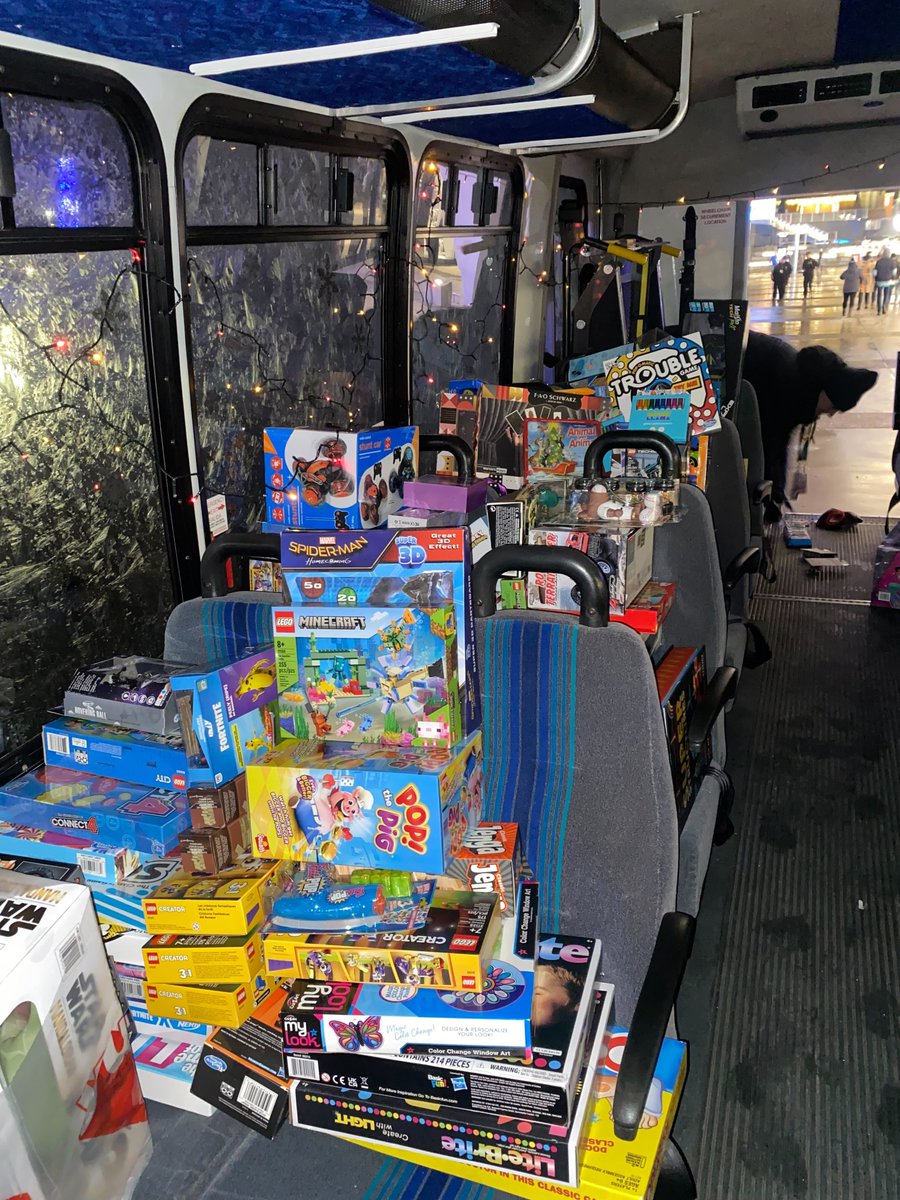 OneRoofFdn's tweet photo. Thank you to everyone who was able to support our Holiday Toy Drive with @Starbucks! 🎁

Through the generosity of our community, we were able to collect &amp; donate over 1,500 toys for @CISTacoma, @MarysPlaceWA &amp; @women_refugee. https://t.co/TTUjwkprjK