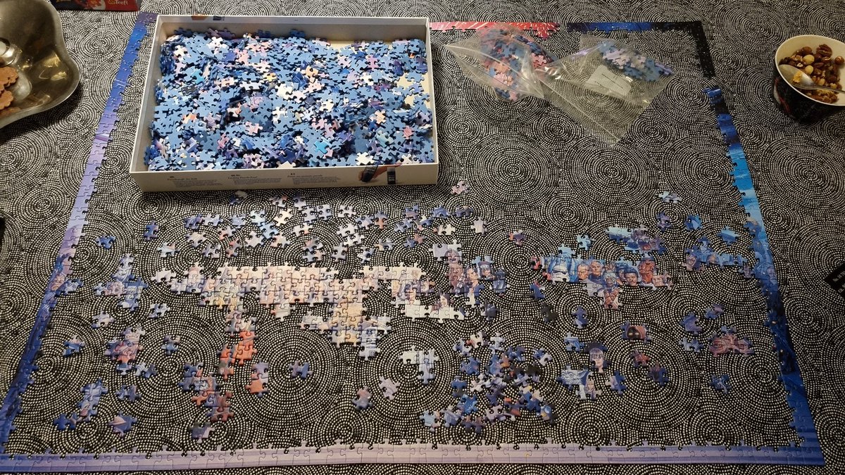 SimolanVille's tweet photo. #WorkinProgress #puzzles #pieces can you guess what this is about? https://t.co/qalOnUxpLV