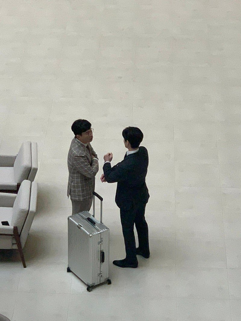 Echo_cccc's tweet photo. 제주도에서 우연히 이준호를 만나다🤩
#이준호 #준호 #JUNHO
 
https://t.co/BvD0KbWJok https://t.co/zl8d2Q0BN8