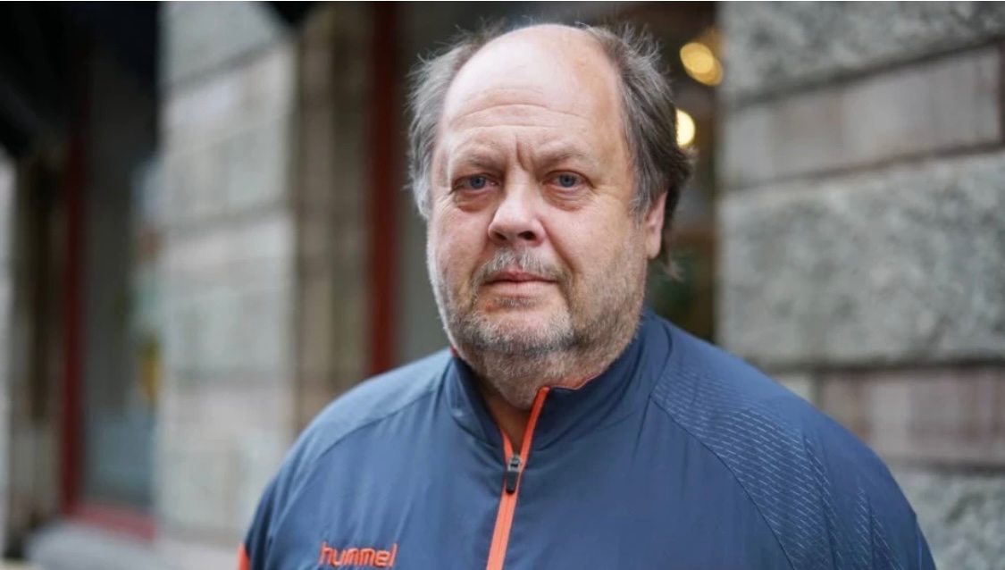 Tacksam för att ha haft dig som tränare och mentor under många år.  

Det bästa minnet jag har med honom  måste ändå vara att han gav oss en andra med Vadstena. (Vi var ju så jävla kaxiga och arroganta som små).
Men det var där resan började.

Vila i frid Mikael Bjurbäck❤️