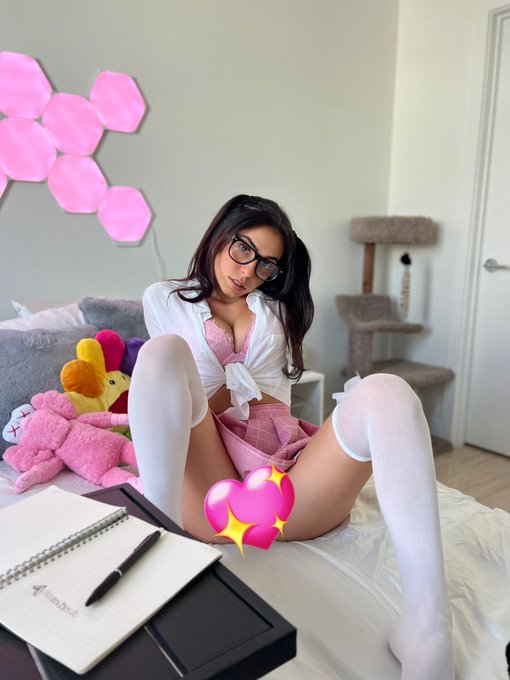 let me dress up like this for you so you know it&rsquo;s real https://t.co/K5IF4Aovdu