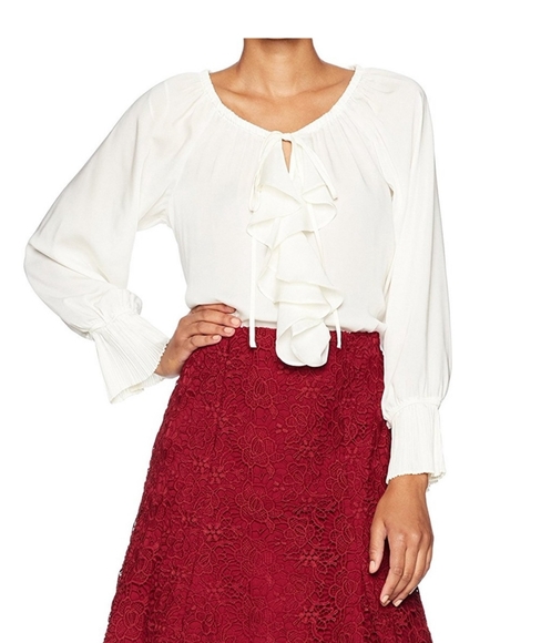 firstlady1026's tweet photo. So good I had to share! Check out all the items I'm loving on @Poshmarkapp #poshmark #fashion #style #shopmycloset #rue21 #nanettelepore: https://t.co/Ln3d33sccK https://t.co/QTBtdl8e5J