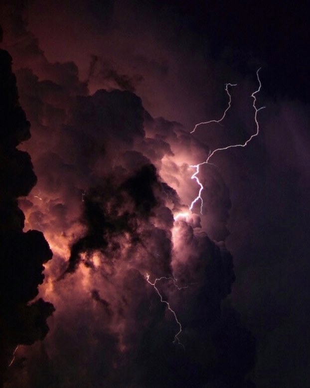 angeIsmalldeath's tweet image. 📣 gente saiu a notícia que ninguém mais esperava!! eu atualizei PLAY WITH FIRE!!! 🦇🌘

para quem gosta de histórias de vampiras não deixem de dar atenção ao meu texto autoral!! 

disponível no @scrivapp, wattpad e AO3!