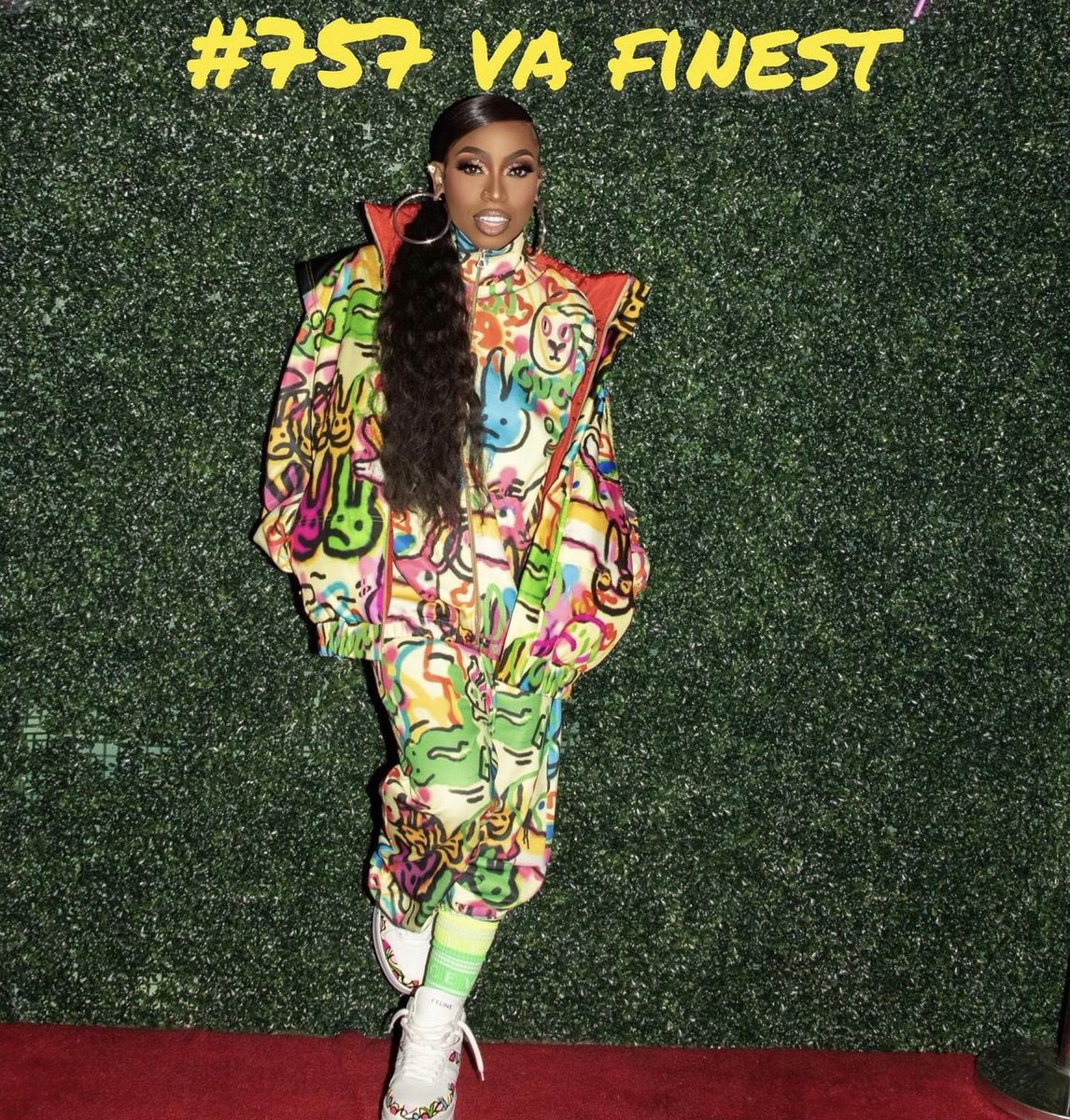 Legendary_86's tweet photo. @XXL “Her styled can’t be duplicated or recycled”
“She is Bruce Lee on the beat, she don’t compete with none of these geeks”                                                     “She sit on Hill's like Lauryn”
She is M-I-double S-Y-E @MissyElliott https://t.co/7EEAdKVbAS