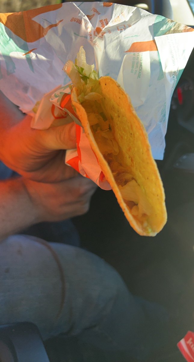 Sugalumps52's tweet photo. Where's the beef?  Not on my taco from @tacobell apparently... https://t.co/WfTfxTv5TH