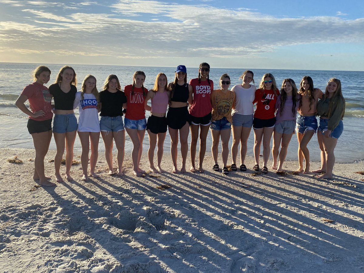 GeoffStewart2's tweet photo. Girls basketball 🏀 team turn at Clearwater Beach. Beautiful place. Having a great time. Back on the court tomorrow 12:45 against Western HS Fl. https://t.co/xclxgfi20O