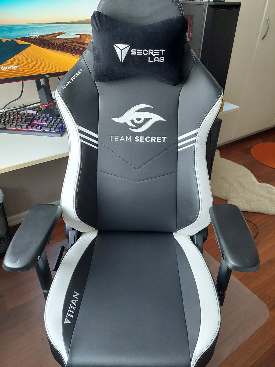 Riktigt nöjd med nya #Secretlab stolen!
Tack @space_stockholm och <a href="/secretlabchairs/">Secretlab</a> 😎