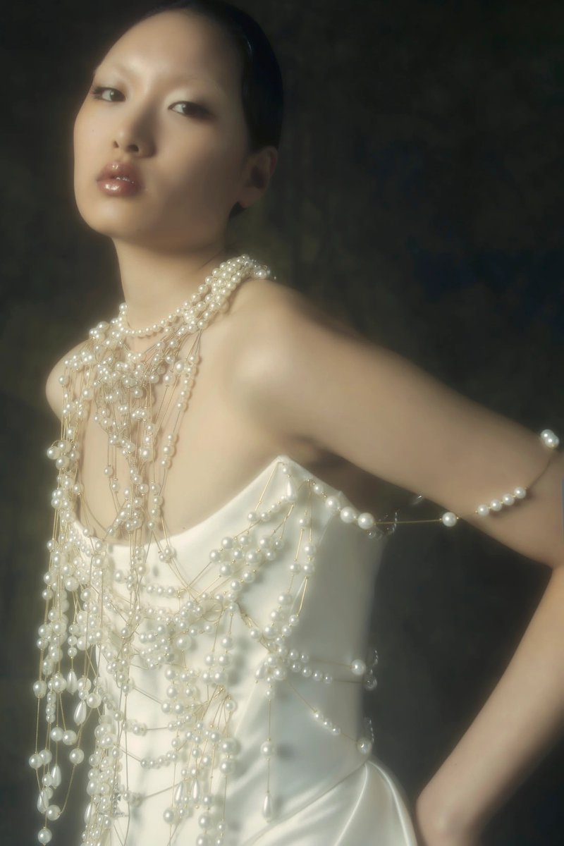 DvilCouture's tweet photo. Vivienne Westwood Bridal Spring 2022 (1/5) https://t.co/o4in53hFTE