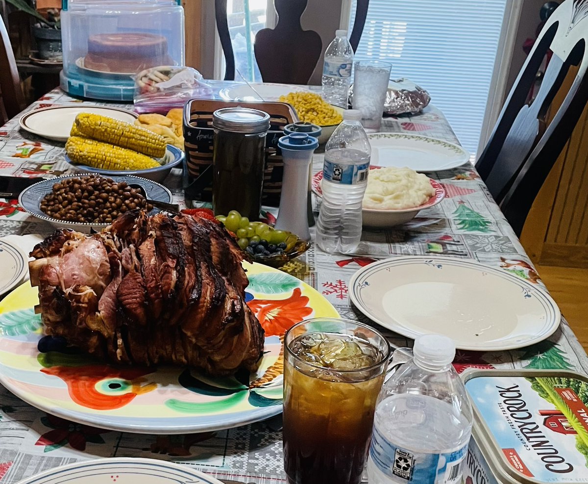 F3Snoop's tweet photo. YHC back up in #SurryCounty today w the 2.0s 🌲 

Mom stacking the table #countryCookin style 👀 time to eat!🙏 Hooked up w fresh canned tomato 🍅juice…wow!

Hit the range for some fun…you know👊🏻 #goodLivin https://t.co/WJrkeMWQ2M