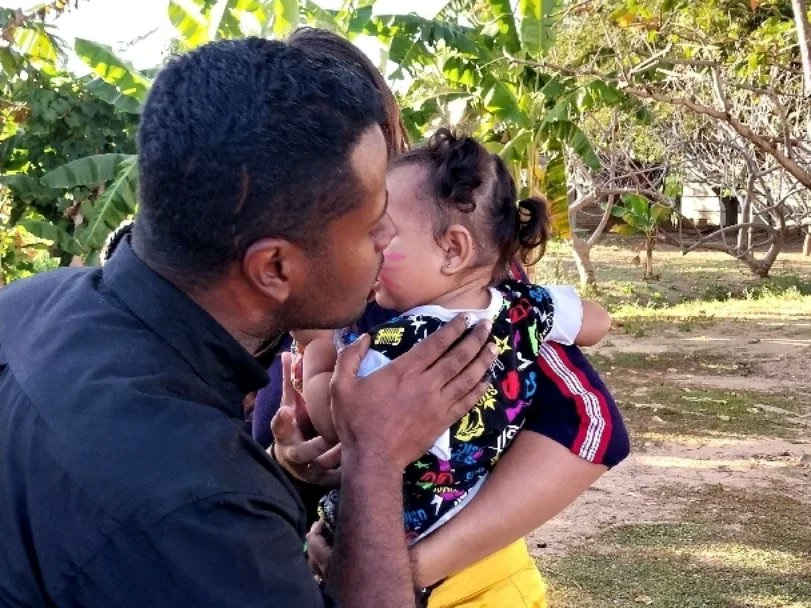 guacharonoticia's tweet image. Nada más importante que ver Nuestros Niños reír, porque apesar de las dificultades que vivimos pudimos seguir la tradición de llevarles una tarde de diferente. Dios bendiga #Venezuela 

@CesarPerezVivas @CarlosAlaimove @pcdven @PCDMONAGAS