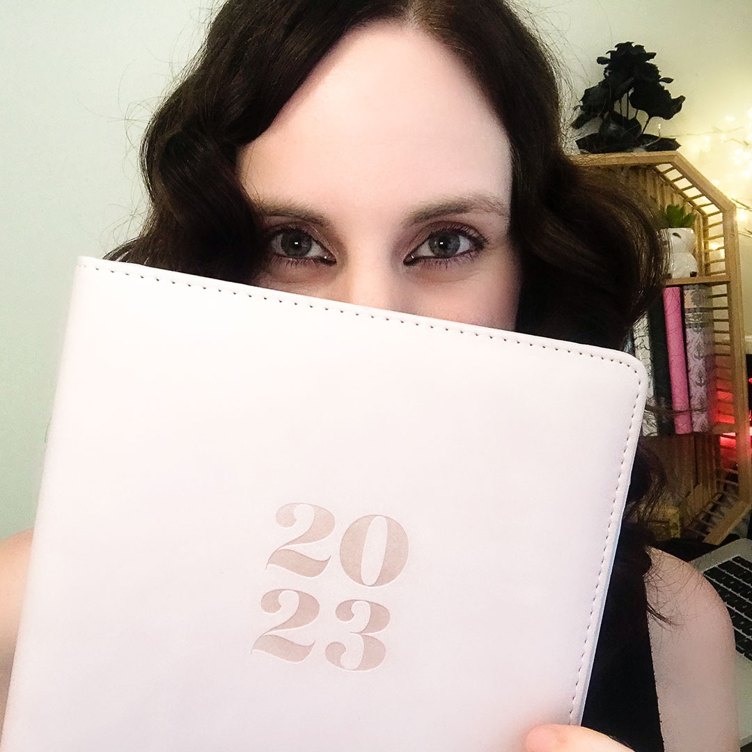 Cas E Crowe Author tweet media