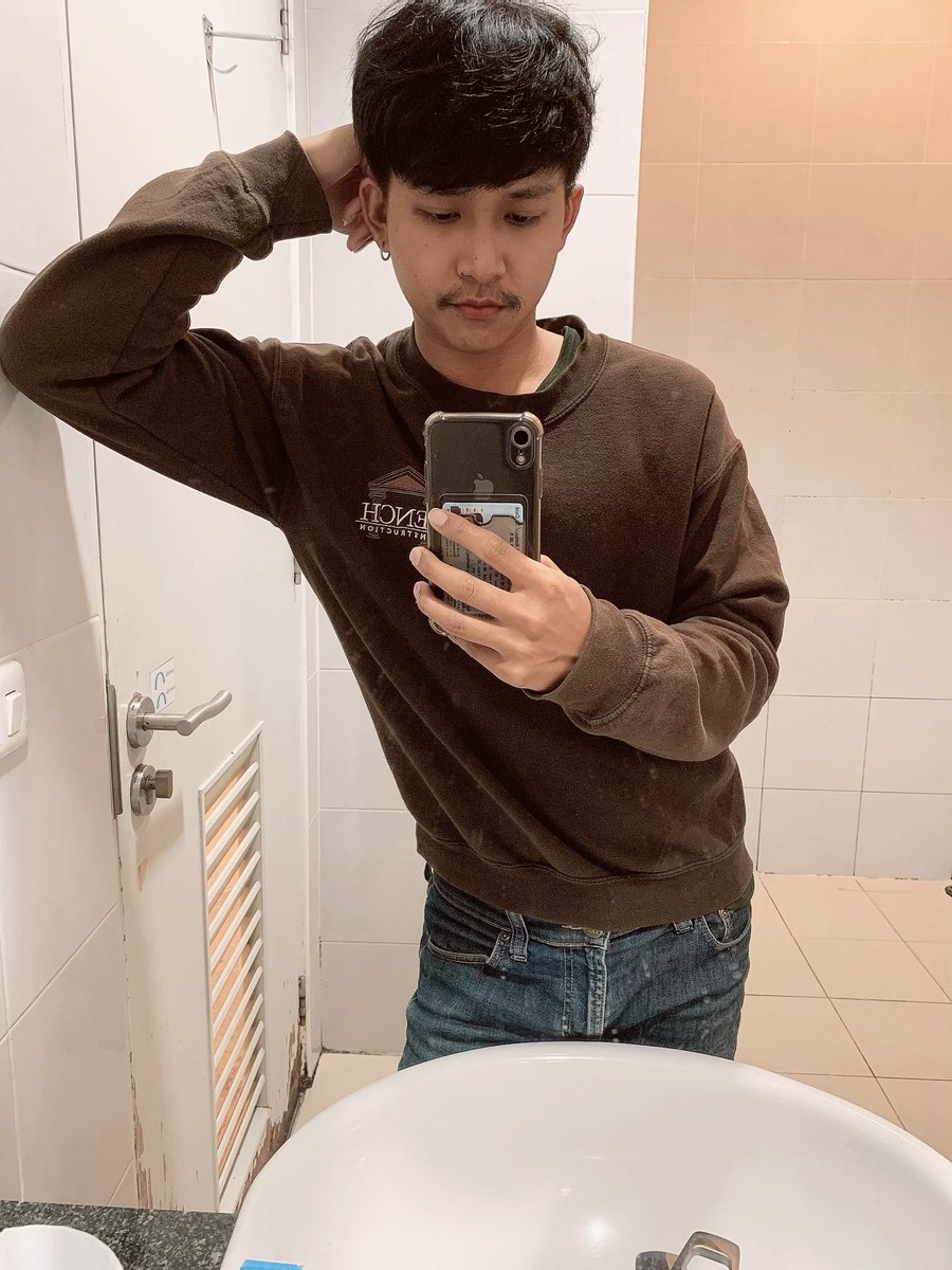 KhotuthaTu's tweet photo. ปีนี้คงเคาท์ดาวน์ที่โรงพยาบาล มน สะมั้ง 🤣🤣🤣 นอนเฝ้าแม่ #มอนอ https://t.co/BghUxBQQhq