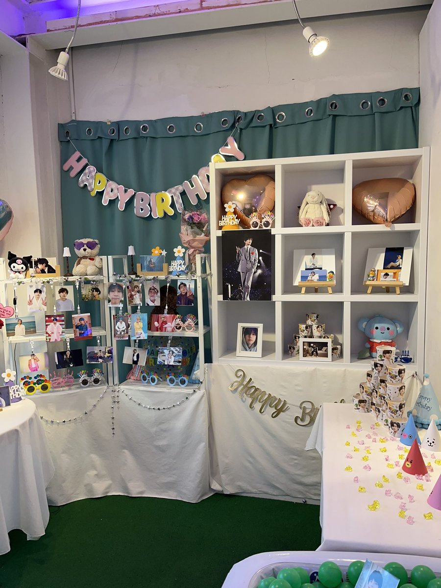 my favourite spot for V-Day, the decorations are always so nice 💜감사합니다 💜 @tone_manner0777 <a href="/jk_97_95_/">망꾸</a>  #언제나_화려하고_다채로운_태형이_생일축하해 #HappyVday