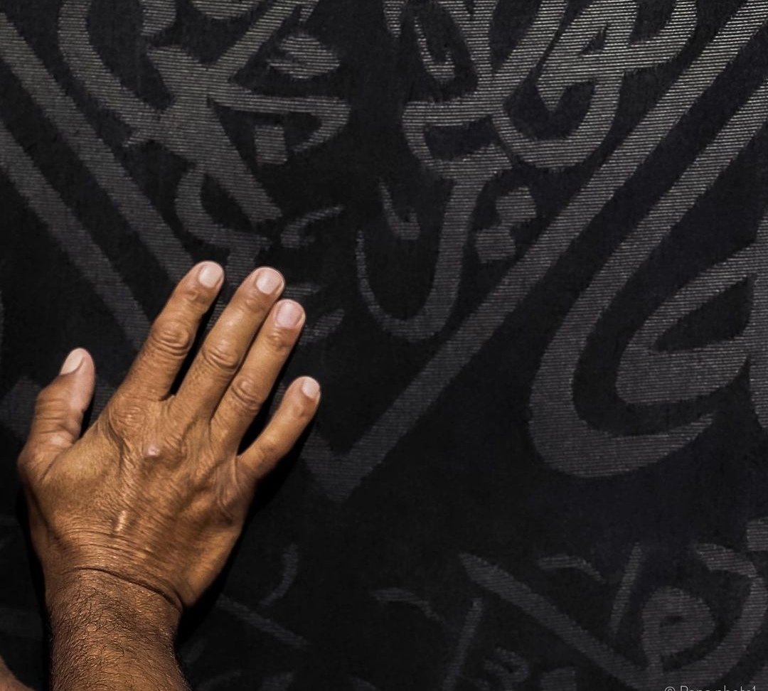 #جمعه_مباركه
"وتعلمُ يا ربي بسؤلي وحاجتي
فقرَّ بها عيني وحقّق رجائيا"