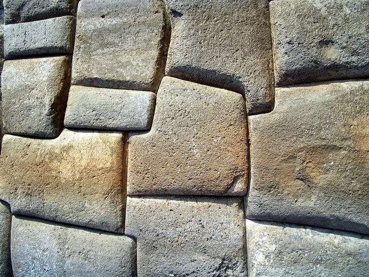 Inca stone wall. Semi-worked polygonal blocks. Cusco, Peru.
Inca architecture is the most significant pre-Columbian architecture in South America. Cusco, the capital of the empire, still has many examples of Inca masonry and constructions.

https://t.co/c6xoJcAcm1 https://t.co/7INuQUr6yy