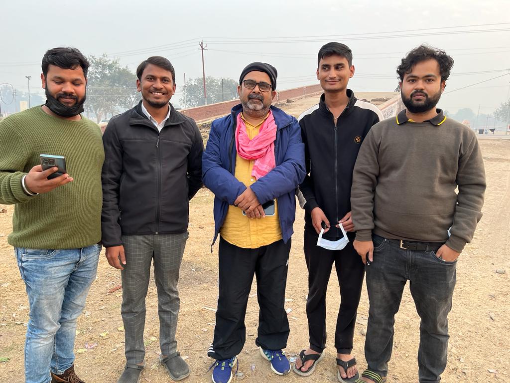 HUMANITYInTrust's tweet photo. #ClothDonation #HUMANITY_INDIA_TRUST 
Cloth Donation through Humanity India Trust in presence of Famous teacher and Mentor Awadh Ohha sir at Pared Ground Sangam Prayagraj
#Humanity_India_Trust #Awadh_Ojha_Sir #helpinghands https://t.co/CZcgjftw7x