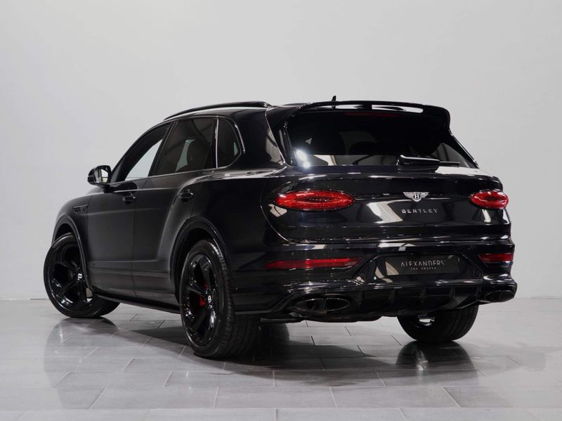 BeyondTarmac's tweet photo. • 2022 Bentley Bentayga S
• 4000cc Bi-Turbopetrol V8
• 542bhp/770Nm
• 8-Speed AT
• AWD, 10 Airbags, ESP, Adaptive Headlights, Traction Control, HHC, HDC
• Naim For Bentley, 7 Leather Seats
• Fuel Tank: 85L
• Mileage: 2,500km
• Source: UK
• KSh48,500,000 (All-inclusive) https://t.co/TaPVDZmKBq