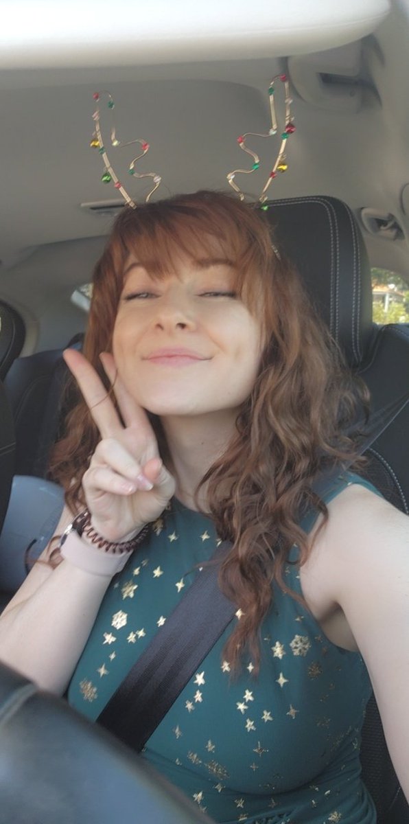 ThatGypsyGeek's tweet photo. Happy Festive season ya filthy animals! Hope it's a Joyful, Safe and Wonderful time of rest and recovery for you all 🎄 ❤️. https://t.co/yQlmP07DD6