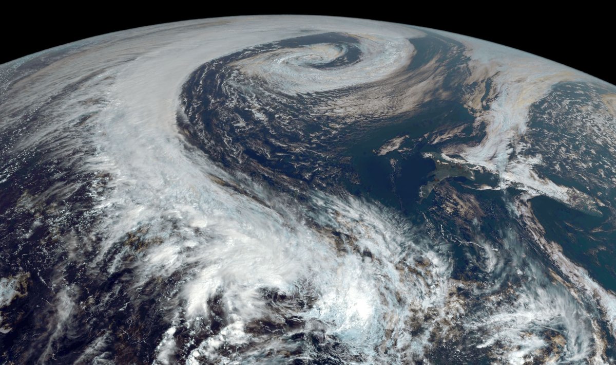 A large subtropical low lies to the east of New Zealand. 

Himawaricast via Jcsat-2B, 2.3m dish, TBS 5520SE, FAZZT, Xrit2pic, a special blend of 9 channels, herbs and spices. ;)
