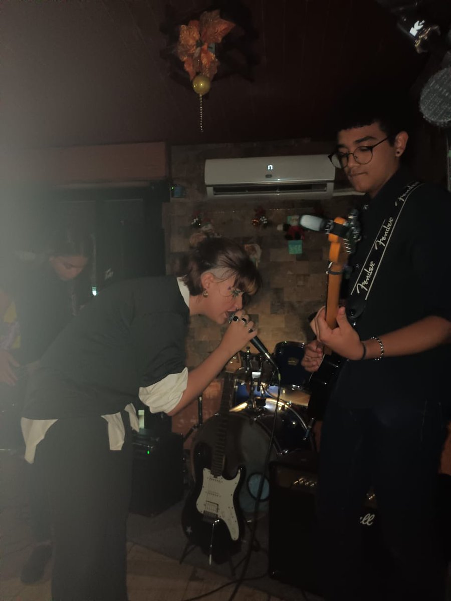 Fue un cierre de año increíble, gracias a todos por haber ido al show fue una locura<3