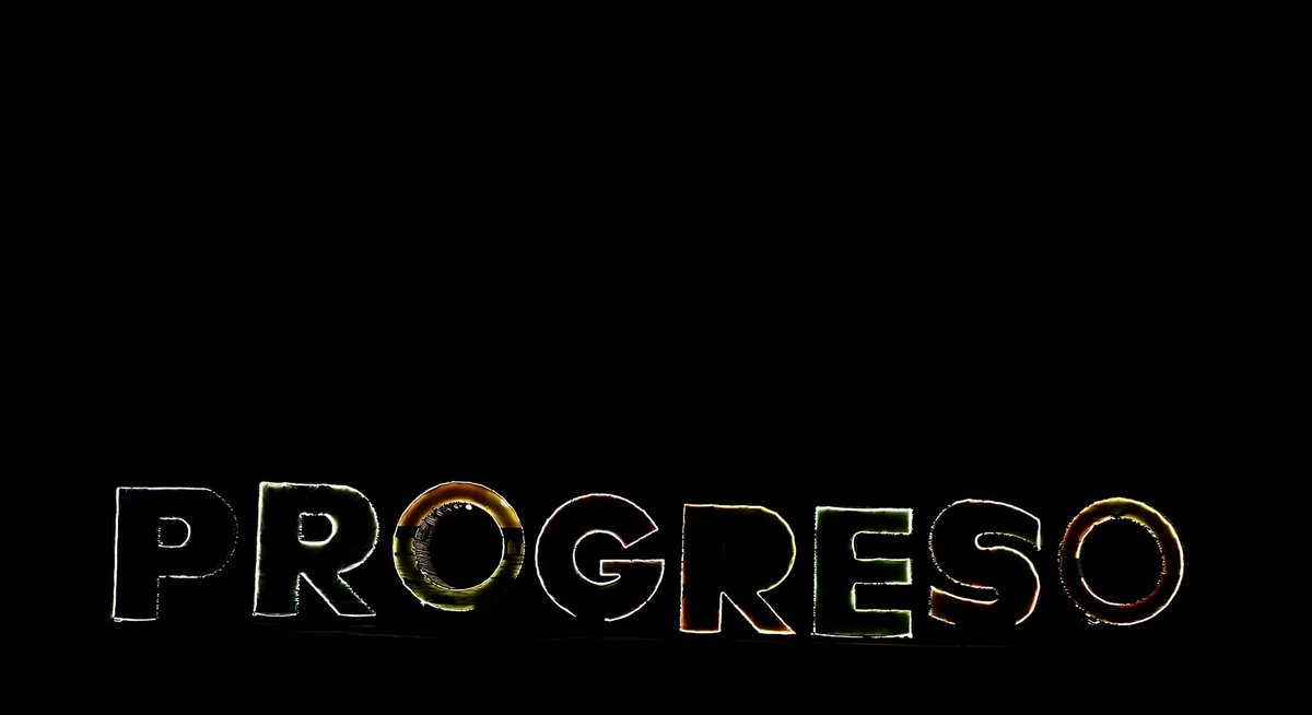 PuebleandoYuc's tweet photo. Las letras de progreso de noche https://t.co/3ZBIyUXobq