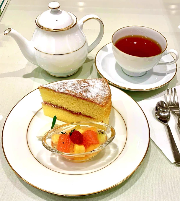 やっぱり頼んでしまうヴィクトリアスポンジケーキ。 