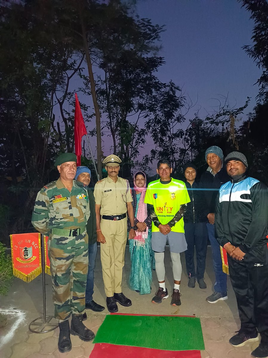 NBhopalgroup's tweet photo. #unityflame run Day 6: 30/12/22,
Timarni to Khategaon.Unity Flame was handed over to Col KS Budhwar at 0630h at Govt College Timarni prior to Flagging Off. UFR commenced with Flagging Off in presence of 95 Cdts of 13 MP &5 MP(G)Bn/Bhopal Gp.
@HQ_DG_NCC @NccDteMPCG
@JansamparkMP https://t.co/9toH14sfyb