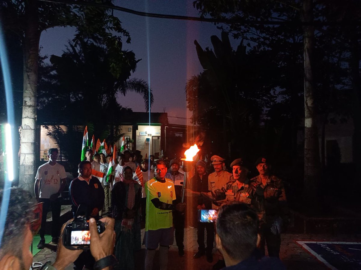 NBhopalgroup's tweet photo. #unityflame run Day 6: 30/12/22,
Timarni to Khategaon.Unity Flame was handed over to Col KS Budhwar at 0630h at Govt College Timarni prior to Flagging Off. UFR commenced with Flagging Off in presence of 95 Cdts of 13 MP &5 MP(G)Bn/Bhopal Gp.
@HQ_DG_NCC @NccDteMPCG
@JansamparkMP https://t.co/9toH14sfyb