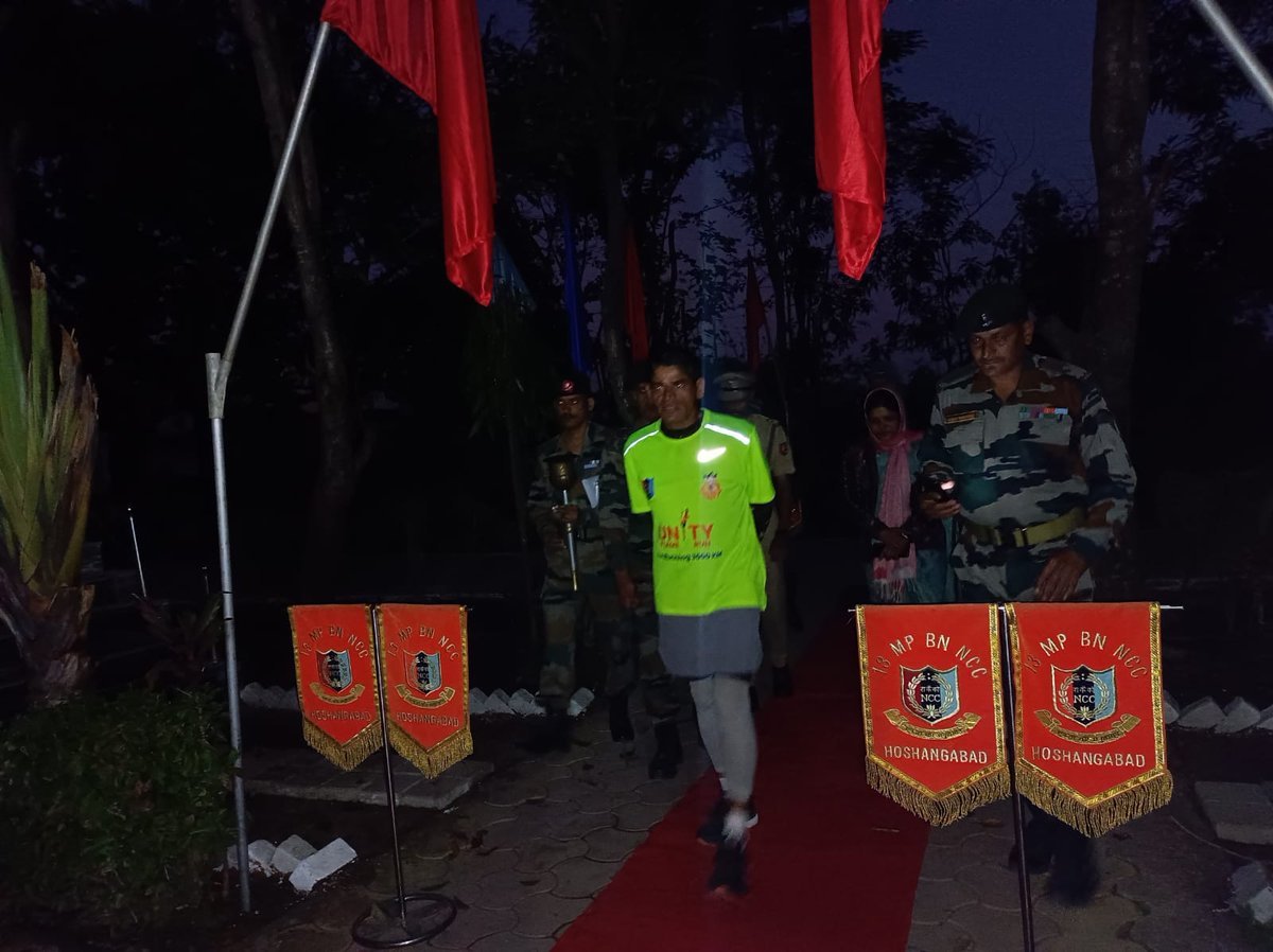 NBhopalgroup's tweet photo. #unityflame run Day 6: 30/12/22,
Timarni to Khategaon.Unity Flame was handed over to Col KS Budhwar at 0630h at Govt College Timarni prior to Flagging Off. UFR commenced with Flagging Off in presence of 95 Cdts of 13 MP &5 MP(G)Bn/Bhopal Gp.
@HQ_DG_NCC @NccDteMPCG
@JansamparkMP https://t.co/9toH14sfyb