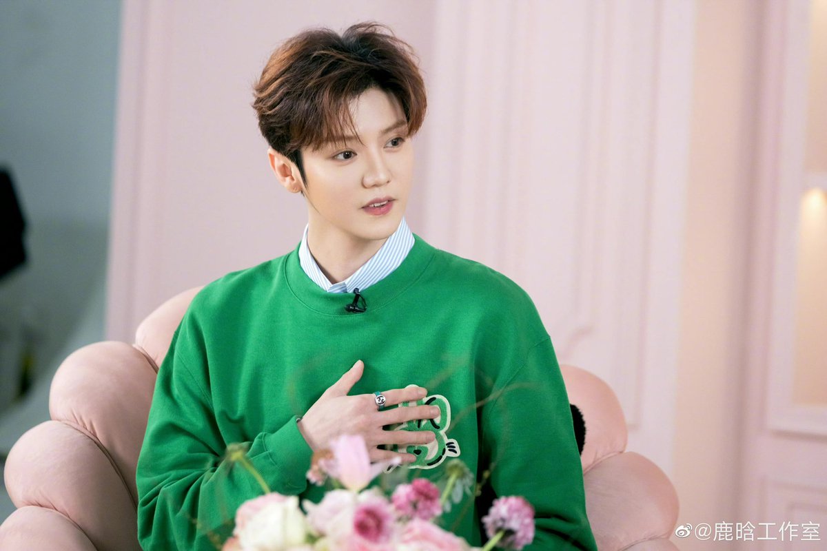 luking0420's tweet photo. [NEWS] 221230 LuHan Studio’s Weibo updates: Fresh photos of #LuHan — #TheMostHandsomeBossInTheWorld,  #和鹿晗一起交换愿望 is still going on, start a new year with a good wish with Lu boss~

1️⃣

Cr. 鹿晗工作室
Link: https://t.co/5xZjKW6ubR

#鹿晗 https://t.co/QY3zvlXUhH