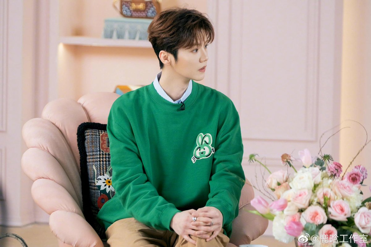 luking0420's tweet photo. [NEWS] 221230 LuHan Studio’s Weibo updates: Fresh photos of #LuHan — #TheMostHandsomeBossInTheWorld,  #和鹿晗一起交换愿望 is still going on, start a new year with a good wish with Lu boss~

1️⃣

Cr. 鹿晗工作室
Link: https://t.co/5xZjKW6ubR

#鹿晗 https://t.co/QY3zvlXUhH